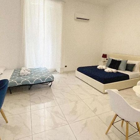 나폴리 Domus Luigi Leone 2 B&B 외부 사진