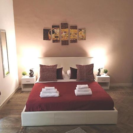 나폴리 Domus Luigi Leone 2 B&B 외부 사진
