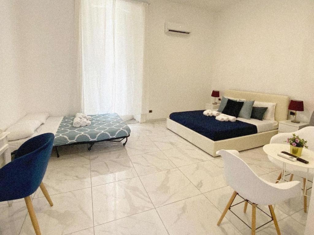 나폴리 Domus Luigi Leone 2 B&B 외부 사진