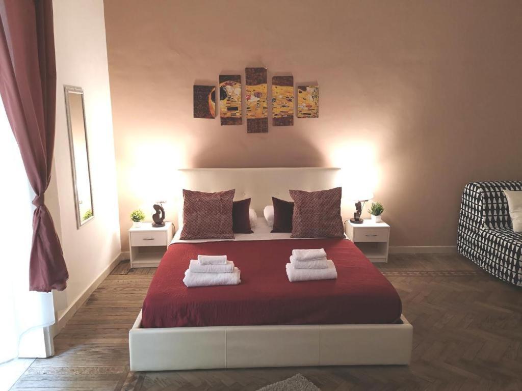 나폴리 Domus Luigi Leone 2 B&B 외부 사진