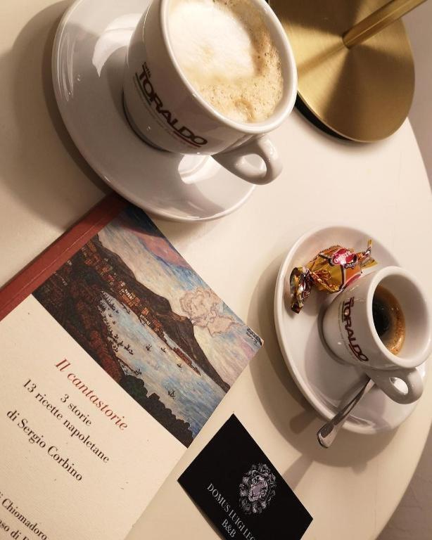 나폴리 Domus Luigi Leone 2 B&B 외부 사진